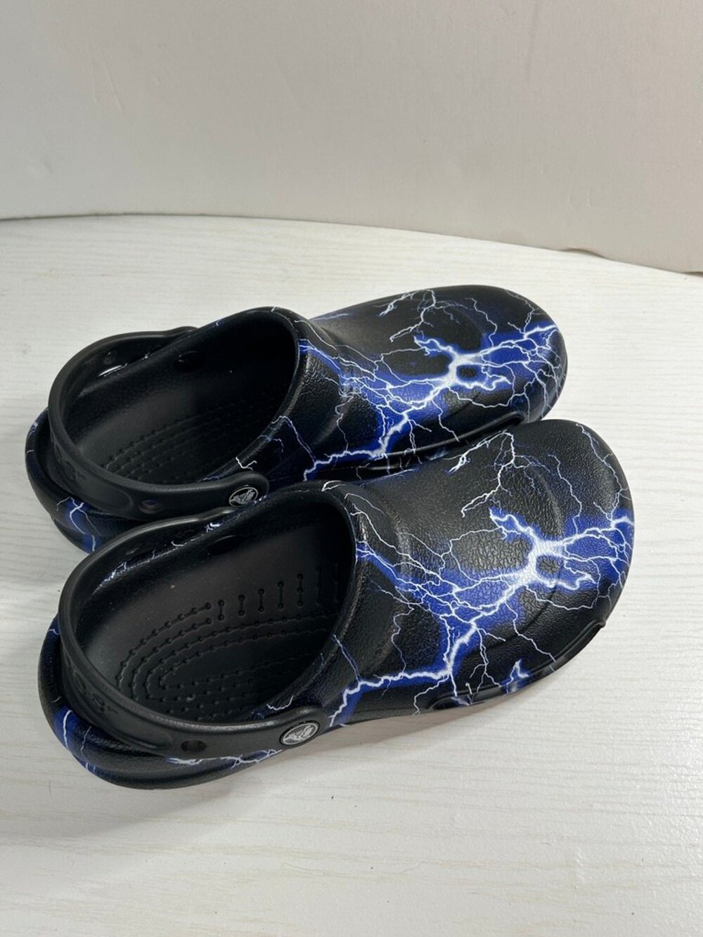 Crocs Classic Clogs Men's 6/Women's 8 Black Blue Lightning Print Comfort Slip On - Picture 3 of 8